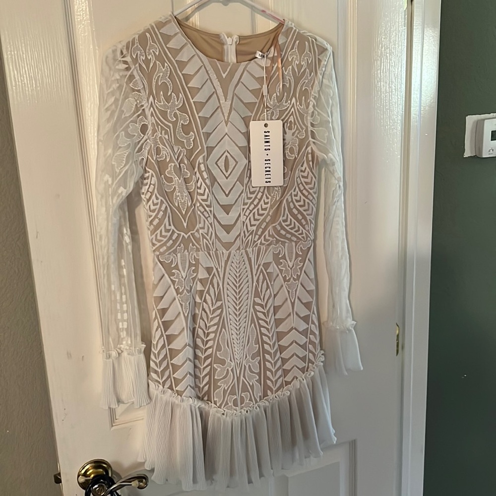 White Long sleeve short dress size 6/8/10 Saints + Secrets